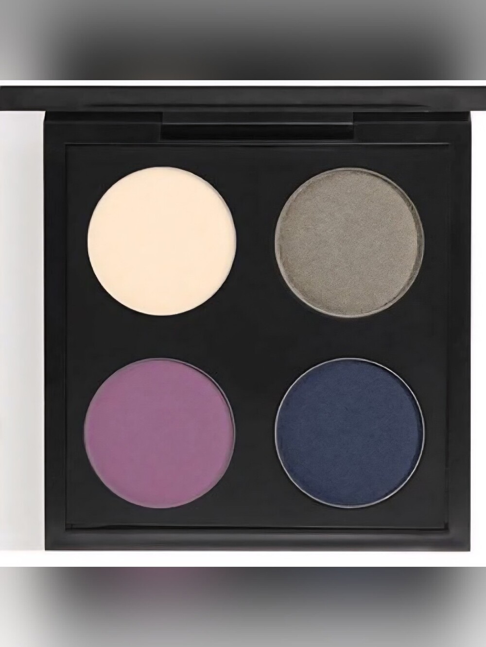 ❗️RARE❗️❤️MAC HOLD MY GAZE is a limited-edition eye shadow Palette 4 colors❣️